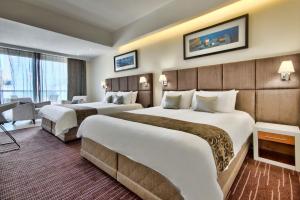 Uma cama ou camas num quarto em The George, Urban Boutique Hotel