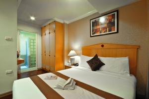 Postel nebo postele na pokoji v ubytování Admiral Suites Bangkok