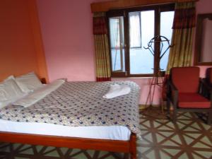 Llit o llits en una habitació de Hotel Lotus Inn