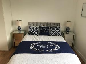 Postel nebo postele na pokoji v ubytování Hamptons Point