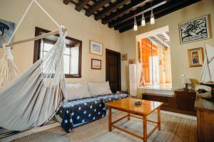 a living room with a couch and a hammock at Loft del Arte in Cádiz