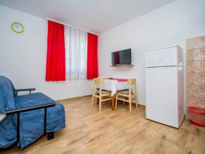 Kuchyň nebo kuchyňský kout v ubytování Apartment Hilde Red-5 by Interhome