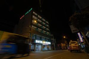 a building on the side of a street at night at Hotel Chavín in Barranca