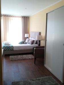 
Een bed of bedden in een kamer bij Oporto Downtown Flats
