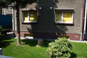 Ogród w obiekcie Nest Nocleg Poznań