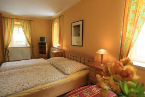 Postel nebo postele na pokoji v ubytování Hotel Weingewolbe