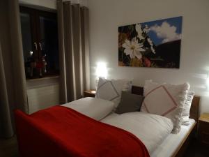 Łóżko lub łóżka w pokoju w obiekcie Sportpension Christina by PiaundDirk