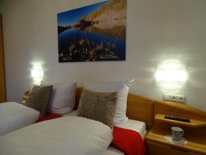 Łóżko lub łóżka w pokoju w obiekcie Sportpension Christina by PiaundDirk