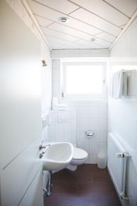 Koupelna v ubytování Gästehaus Adler + 23 fotografií