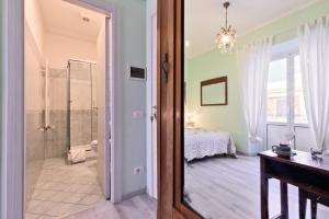 Koupelna v ubytování A Roman Tale B&B