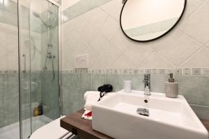 Koupelna v ubytování A Roman Tale B&B
