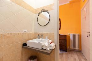 Koupelna v ubytování A Roman Tale B&B
