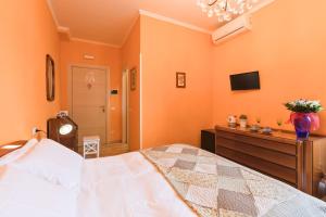Postel nebo postele na pokoji v ubytování A Roman Tale B&B