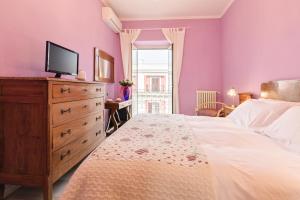 Postel nebo postele na pokoji v ubytování A Roman Tale B&B