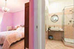 Koupelna v ubytování A Roman Tale B&B