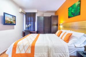 Säng eller sängar i ett rum på Hotel Residence Inn Suites Cristina