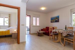 Gallery image of Apartments Zvone1 - at water front in Veli Rat