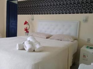 a bedroom with two white towels on a bed at Pousada Vaca Brava in Areia