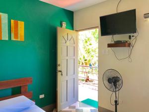 TV a/nebo společenská místnost v ubytování Chaniva-Joy Island View Appartments