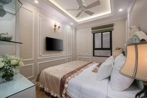 Voodi või voodid majutusasutuse Royal Holiday Hanoi Hotel toas