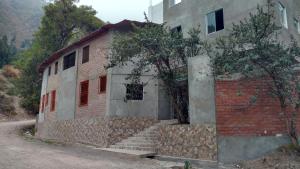 a brick building with stairs and a brick wall at Alojamientos Támpur in San Mateo