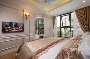 Voodi või voodid majutusasutuse Royal Holiday Hanoi Hotel toas