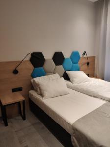 
Łóżko lub łóżka w pokoju w obiekcie H33 Apartamenty
