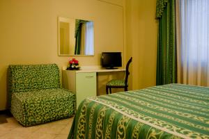 Postel nebo postele na pokoji v ubytování Hotel Michelangelo