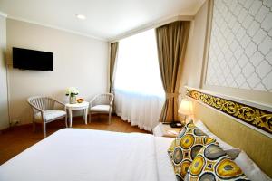 Rúm í herbergi á Wangcome Hotel