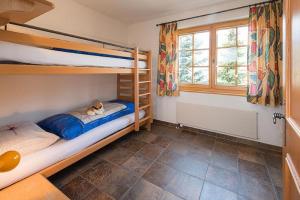 Rúm í herbergi á Försterli West