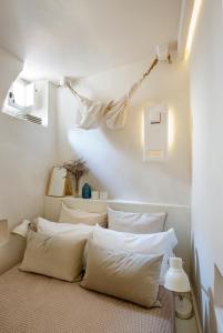 a room with four white pillows on the floor at Calumàre in Polignano a Mare