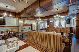 a restaurant with chairs and tables in a room at Shiroka Laka Hotel in Shiroka Laka