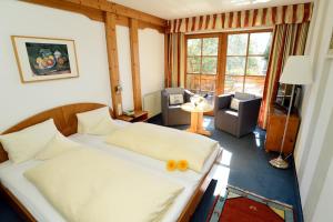 Postel nebo postele na pokoji v ubytování Hotel Alpin
