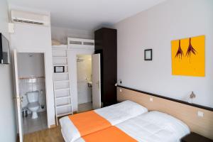 Кровать или кровати в номере Allotel