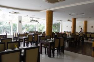 Ресторант или друго място за хранене в Mrugavani Resort & Spa
