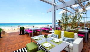 Restaurant ou autre lieu de restauration dans l'établissement BestHomeStay- Caparica Beach Lisbon
