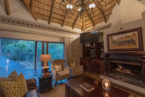 A seating area at Waterbuck Game Lodge Thornybush Nature Reserve