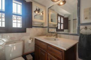 Bilik mandi di Patio del Olivo +30 gambar