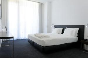 Cama ou camas em um quarto em Open Village Sports Hotel & Spa Club