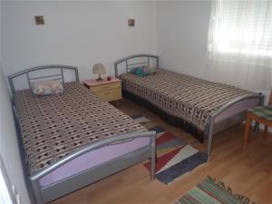 Postel nebo postele na pokoji v ubytování Apartments Velebit