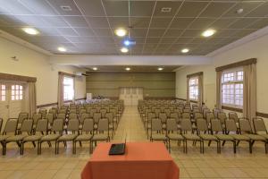 a large room with chairs and a table in it at Hotel Cordialle in São Roque