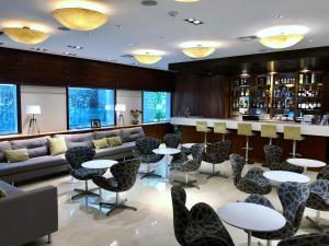 Lounge alebo bar v ubytovaní Hotel Metropolitano Supara