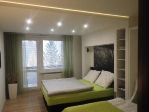 Posteľ alebo postele v izbe v ubytovaní HARMONY Apartment