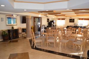 En restaurang eller annat matställe på Americas Best Value Inn Fort Myers