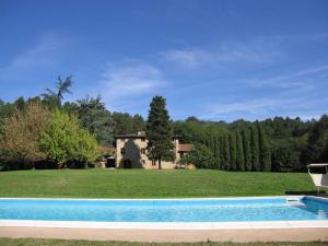 a swimming pool in front of a house at Villa La Cecchella in San Martino in Freddana