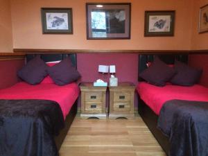 Krevet ili kreveti u jedinici u okviru objekta Leven and Linnhe Apartments, West Highland Way Holidays