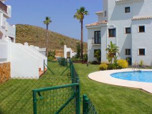 Basen w obiekcie 2 Bedroom Apartments on Private Gated Development lub w pobliżu