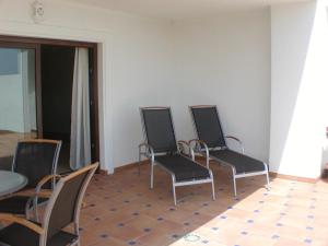 Część wypoczynkowa w obiekcie 2 Bedroom Apartments on Private Gated Development