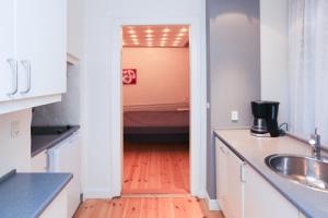 A kitchen or kitchenette at Lovely and Homey Flat in a Great Neighborhood!