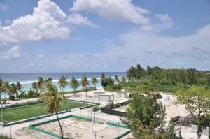 an aerial view of a tennis court on the beach at Hotel Star Shell in Hulhumale